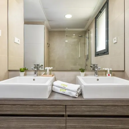 Vivi Homes - Boa Pool, Jacuzzi, Terrace & Sea View Apartment