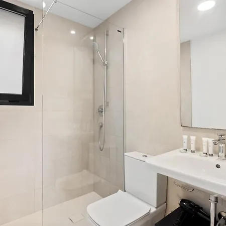 Vivi Homes - Boa Pool, Jacuzzi, Terrace & Sea View Apartment